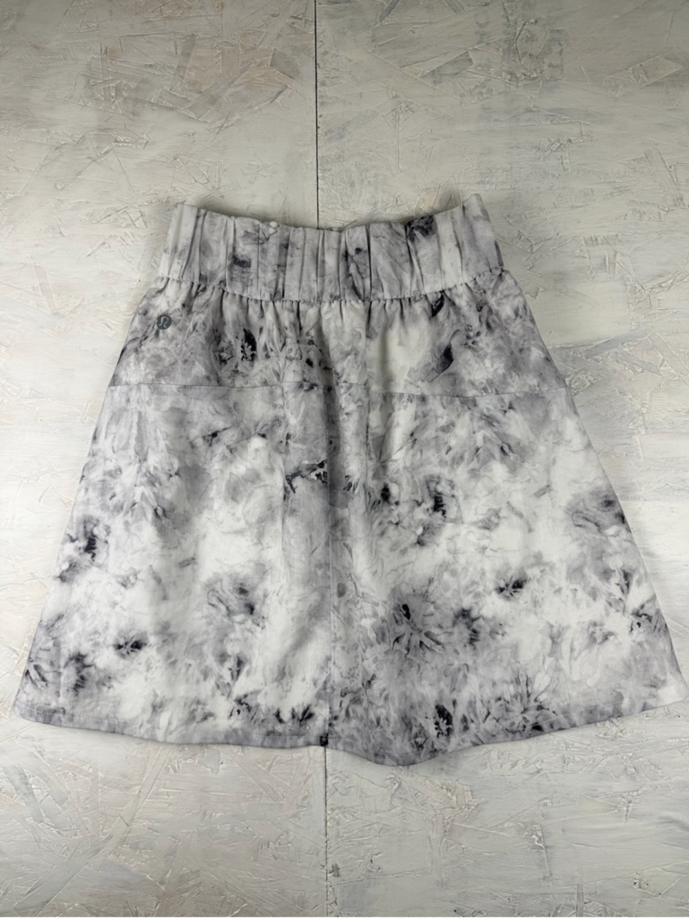 Lululemon Brisk Stroll Skirt Gray White Marble Tie Dye Liner Shorts Womens 2